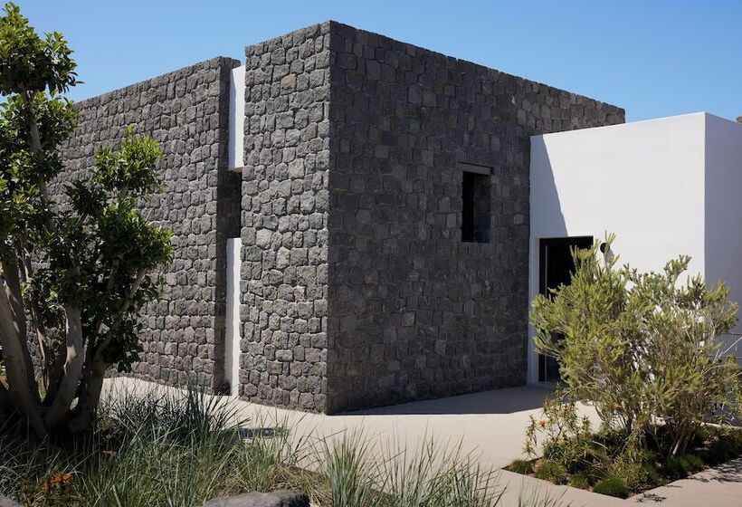 Hotel Aernia Suites & Art