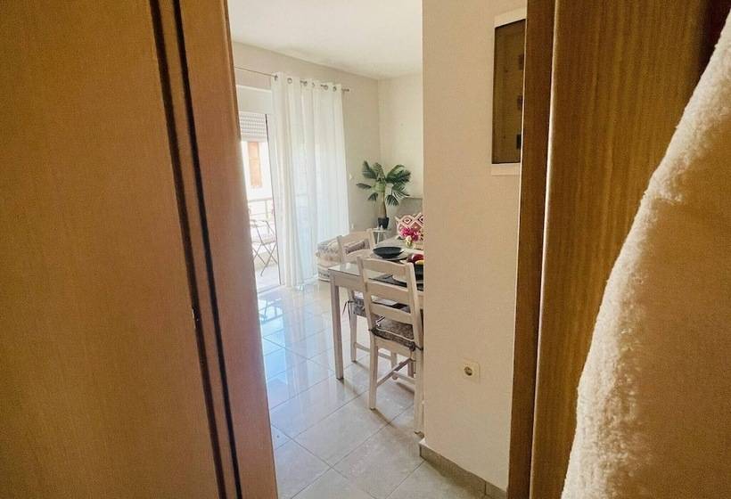 هتل Cozy Nest 2min To Beach, 6min Walk To Old Town