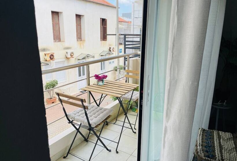 هتل Cozy Nest 2min To Beach, 6min Walk To Old Town