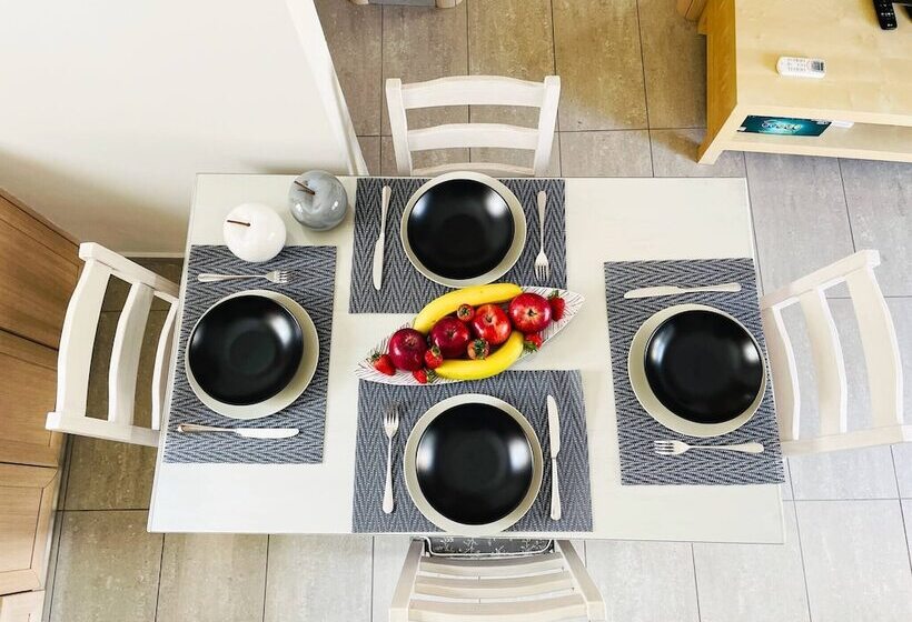 هتل Cozy Nest 2min To Beach, 6min Walk To Old Town