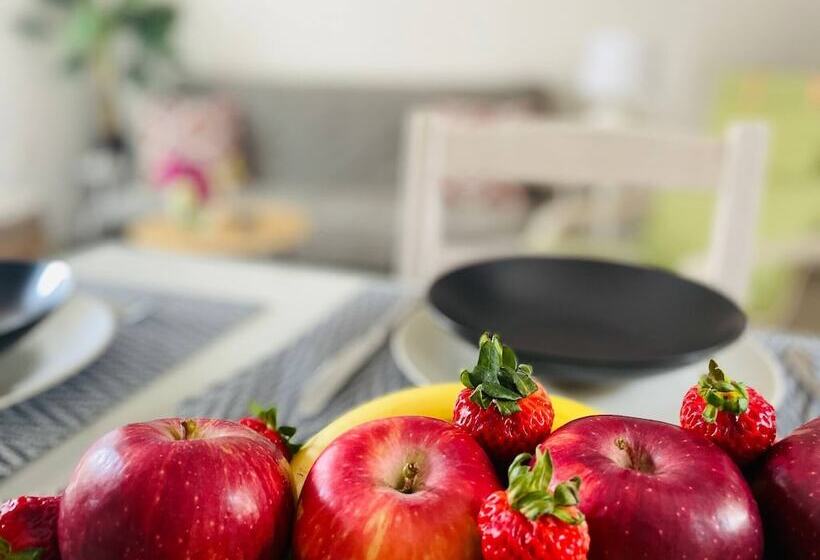 هتل Cozy Nest 2min To Beach, 6min Walk To Old Town