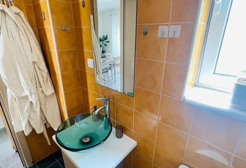 هتل Cozy Nest 2min To Beach, 6min Walk To Old Town