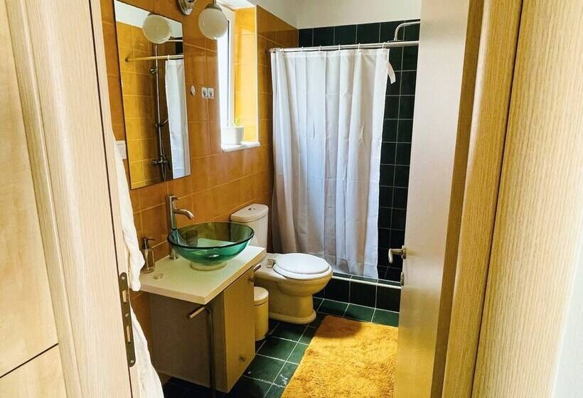 هتل Cozy Nest 2min To Beach, 6min Walk To Old Town