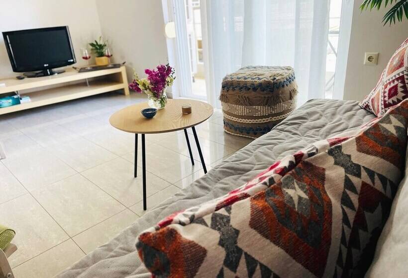 هتل Cozy Nest 2min To Beach, 6min Walk To Old Town