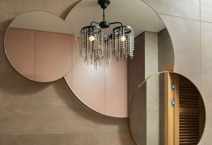 هتل The Alma City