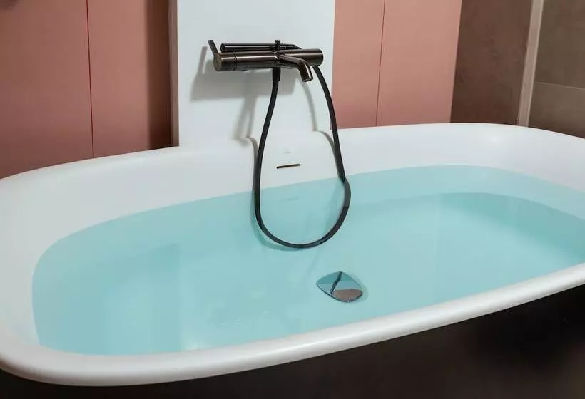 Hotelli The Alma City