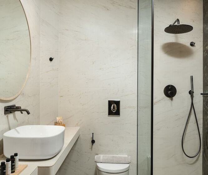 هتل The Alma City