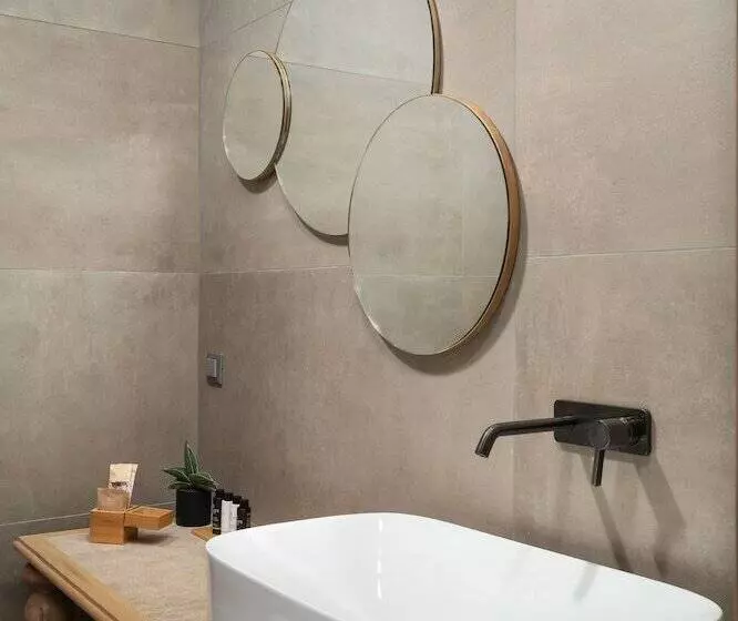 Hotelli The Alma City