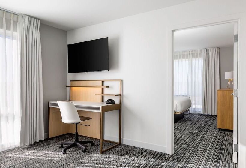 هتل Towneplace Suites By Marriott Iron Mountain