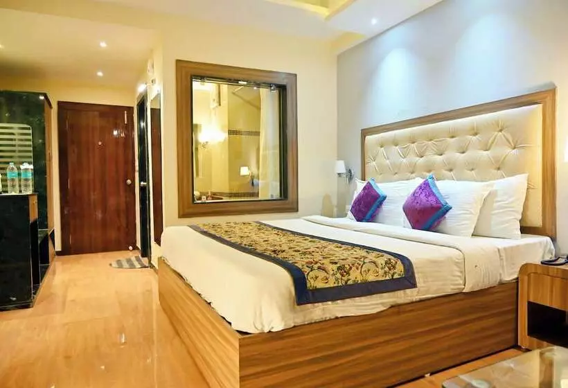 Hotelli Woods Inn Resort