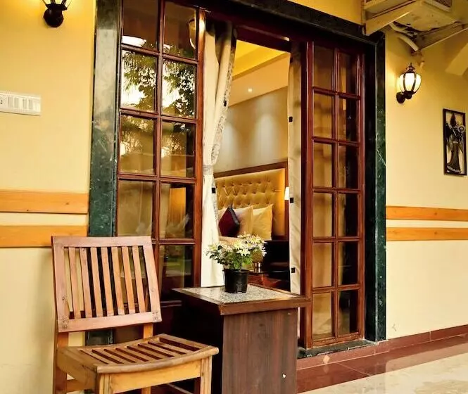 Hotelli Woods Inn Resort