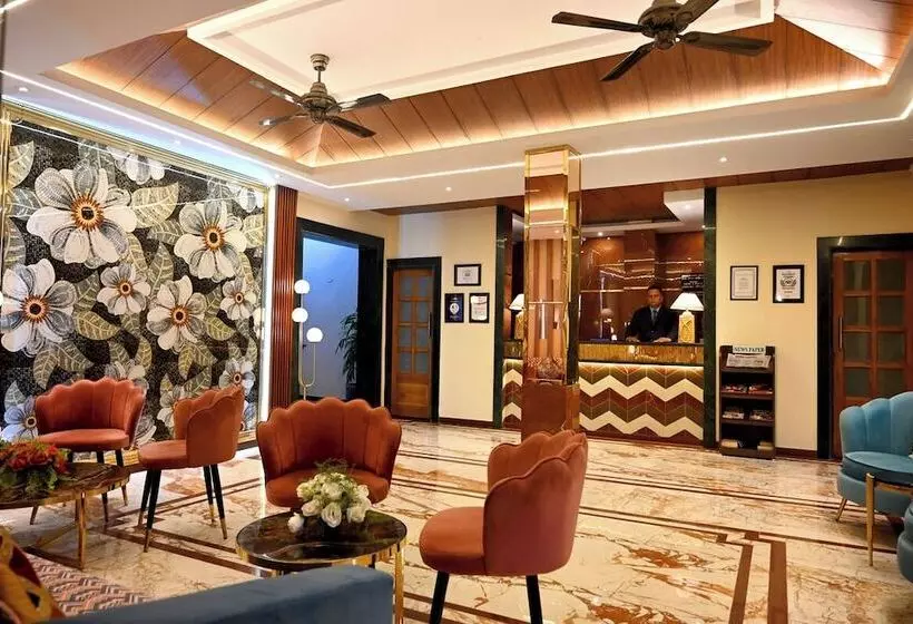 Hotelli Woods Inn Resort