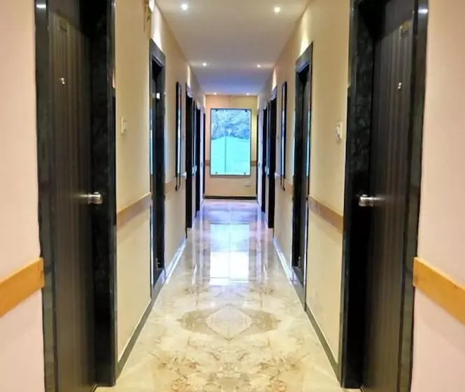 Hotelli Woods Inn Resort