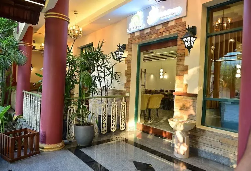 Hotelli Woods Inn Resort