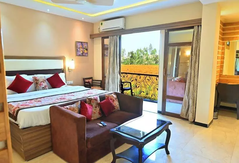 Hotelli Woods Inn Resort