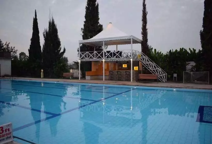 Hotelli Woods Inn Resort