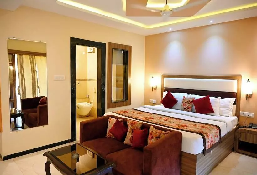 Hotelli Woods Inn Resort