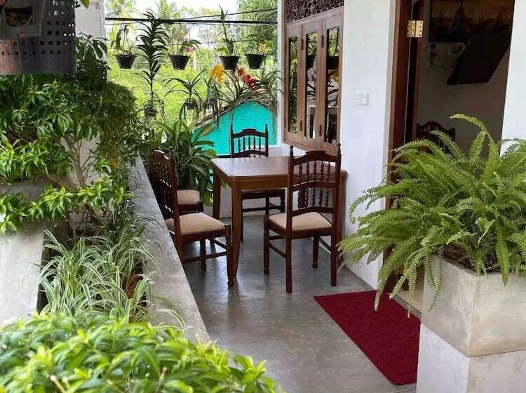 Majatalo Younger Villa