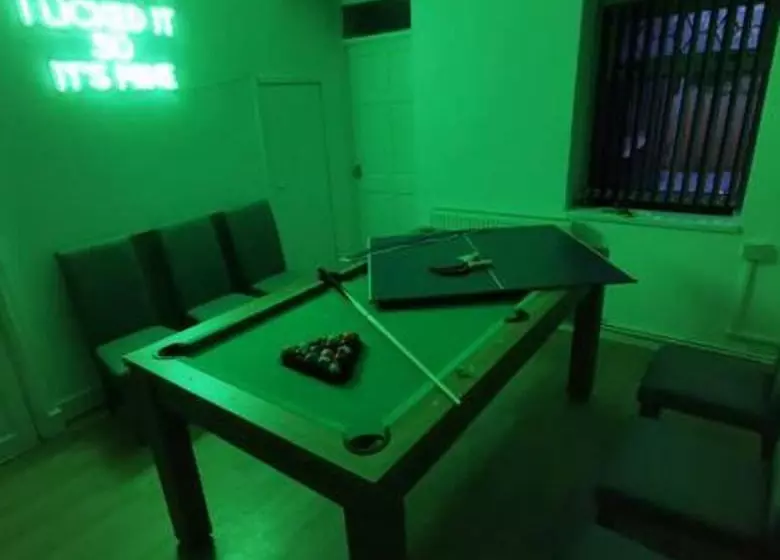 Residenssi Charming 2 Bed House In Swansea