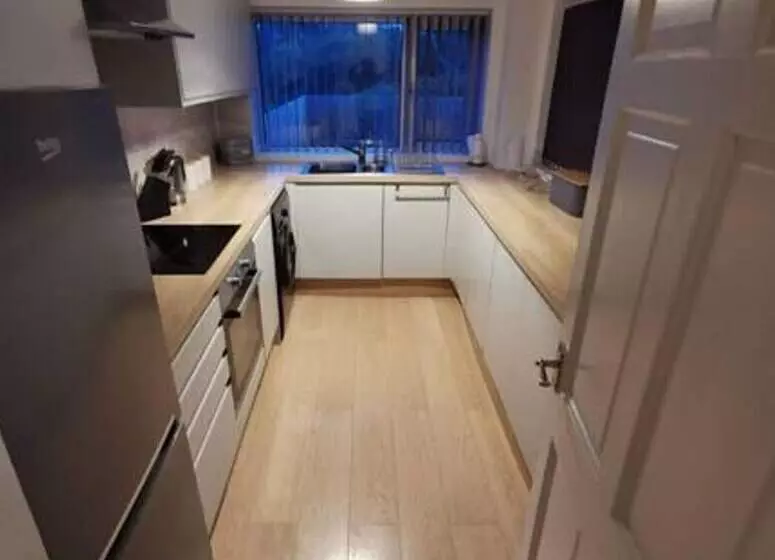 Residenssi Charming 2 Bed House In Swansea