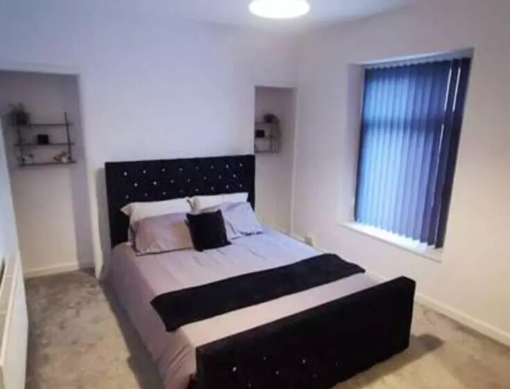 Residenssi Charming 2 Bed House In Swansea