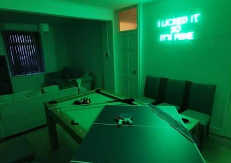 住所 Charming 2 Bed House In Swansea