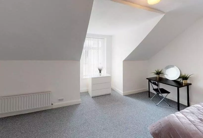 اقامتگاه City Centre Uni Cottage   Ideal Location