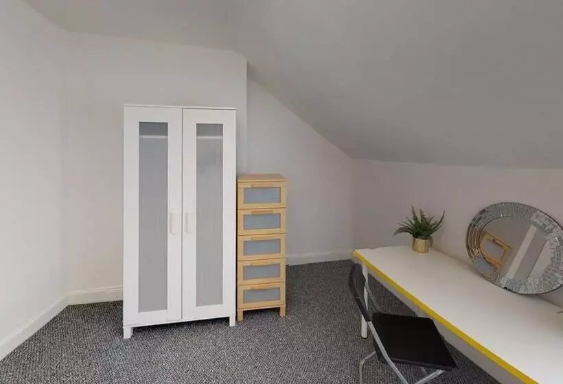 اقامتگاه City Centre Uni Cottage   Ideal Location