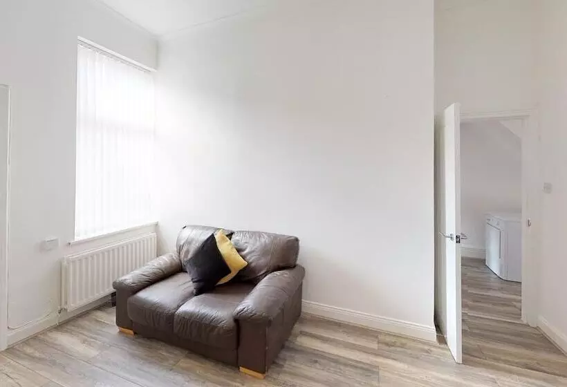 اقامتگاه City Centre Uni Cottage   Ideal Location