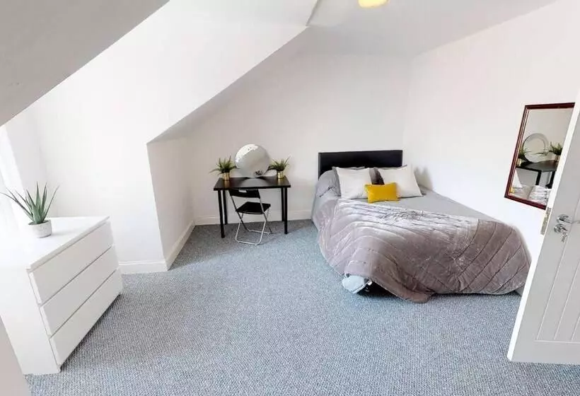 اقامتگاه City Centre Uni Cottage   Ideal Location
