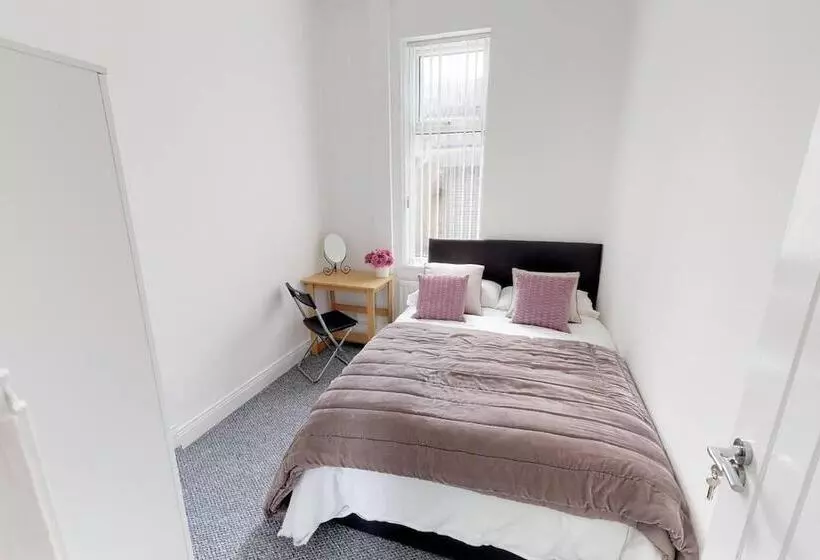 اقامتگاه City Centre Uni Cottage   Ideal Location
