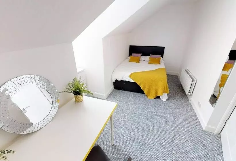 اقامتگاه City Centre Uni Cottage   Ideal Location