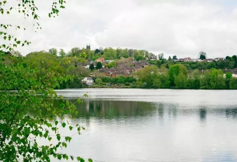 Residenssi 2bed House  Dudley Garden Wifi Tv