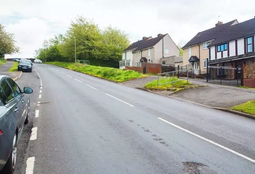 Residenssi 2bed House  Dudley Garden Wifi Tv