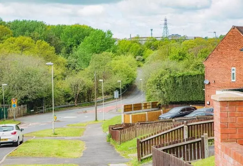 Residenssi 2bed House  Dudley Garden Wifi Tv