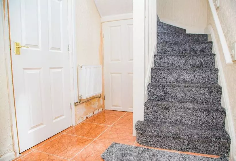 Residenssi 2bed House  Dudley Garden Wifi Tv