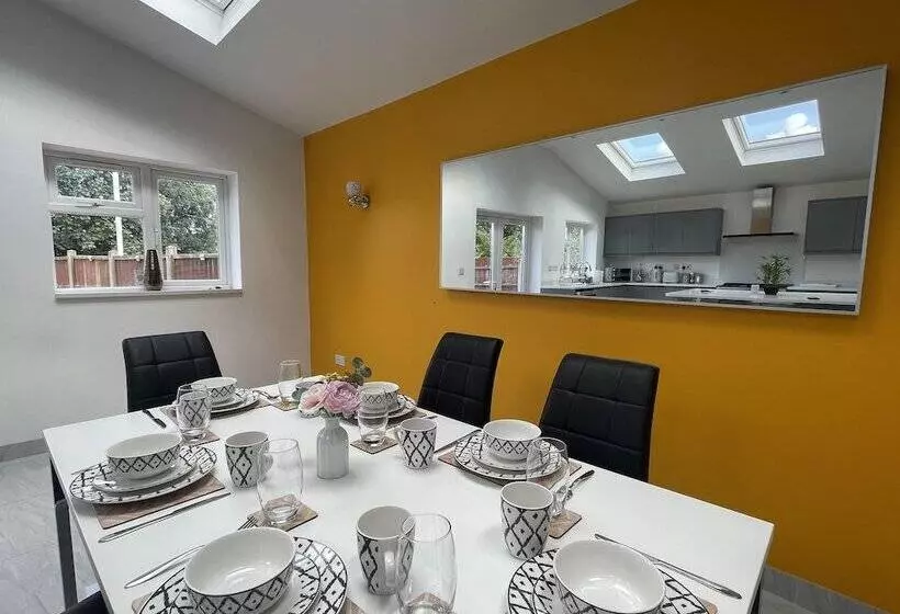 اقامتگاه Luxurious Kitchen Lrg Bedrooms Holiday Freeparking