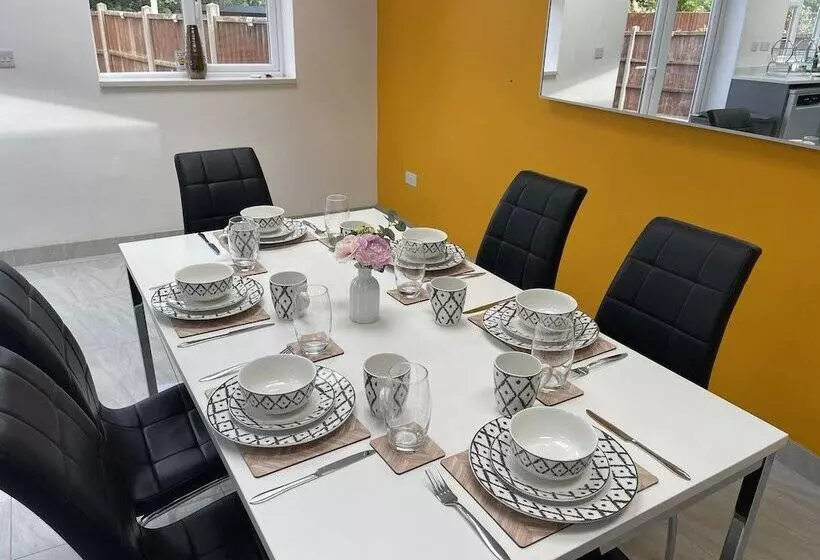 اقامتگاه Luxurious Kitchen Lrg Bedrooms Holiday Freeparking