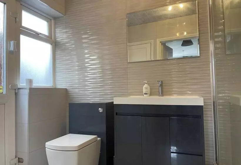 اقامتگاه Luxurious Kitchen Lrg Bedrooms Holiday Freeparking