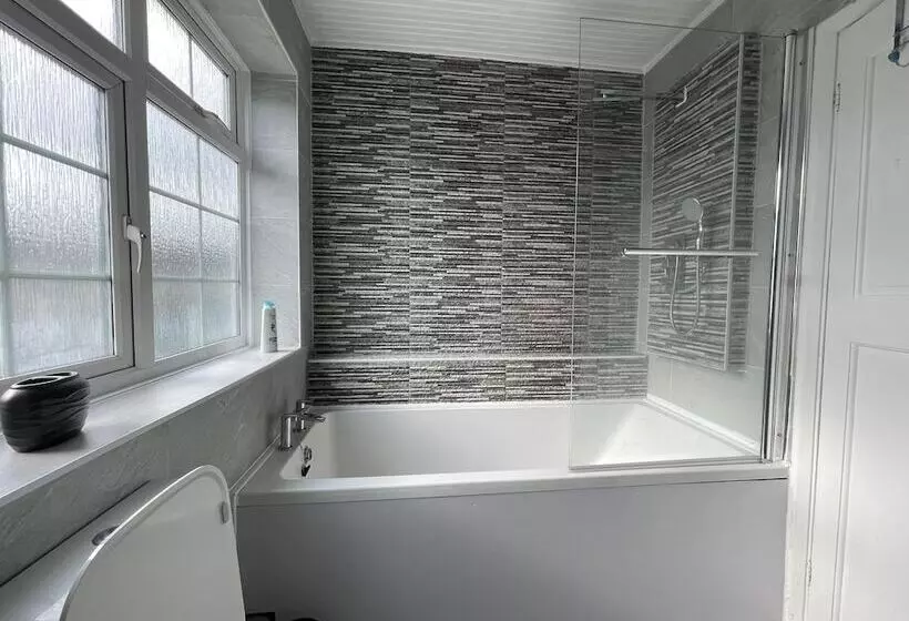 اقامتگاه Luxurious Kitchen Lrg Bedrooms Holiday Freeparking