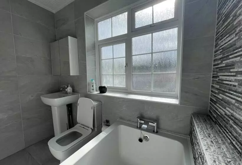 اقامتگاه Luxurious Kitchen Lrg Bedrooms Holiday Freeparking