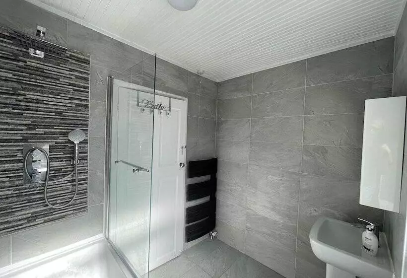 اقامتگاه Luxurious Kitchen Lrg Bedrooms Holiday Freeparking