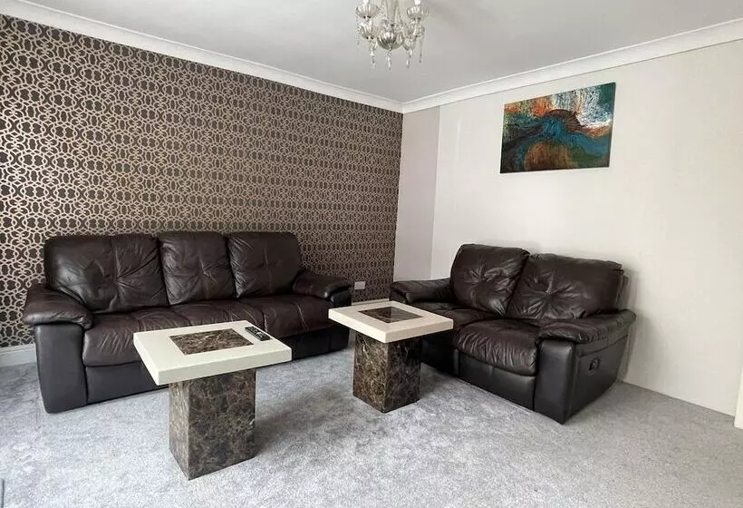 اقامتگاه Luxurious Kitchen Lrg Bedrooms Holiday Freeparking