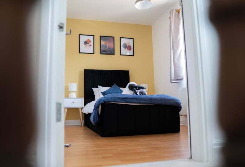 住所  Stunning 6 Bed House In Milton Keynes