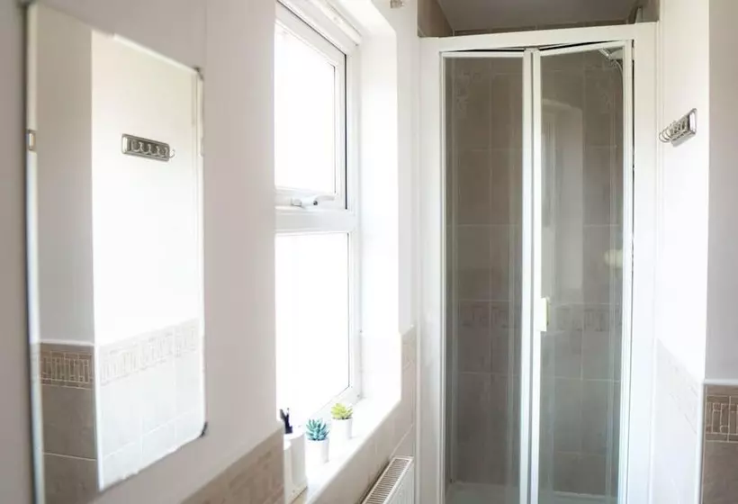 Residenssi Stunning 6 Bed House In Milton Keynes