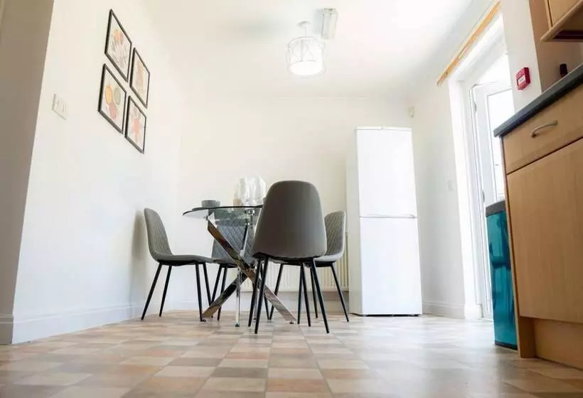 Residenssi Stunning 6 Bed House In Milton Keynes