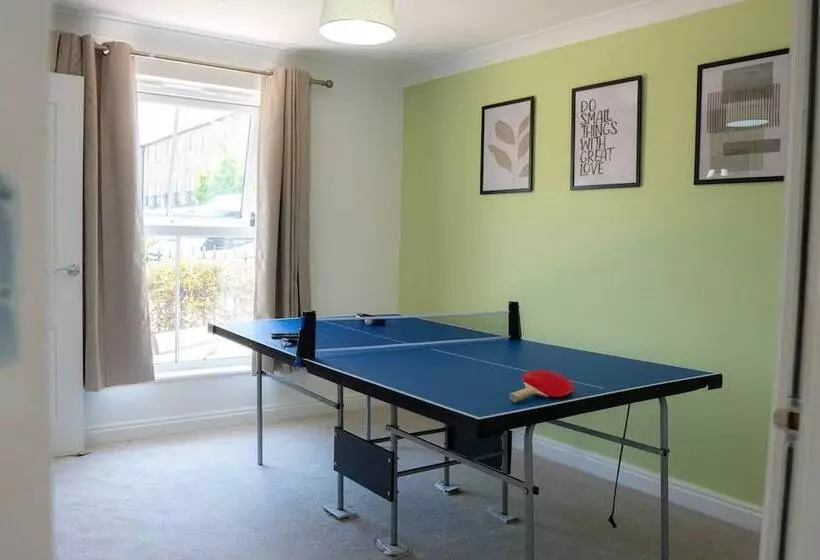 Residenssi Stunning 6 Bed House In Milton Keynes