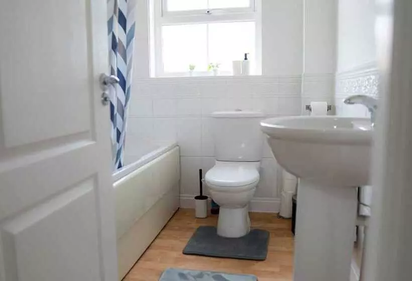 Residenssi Stunning 6 Bed House In Milton Keynes