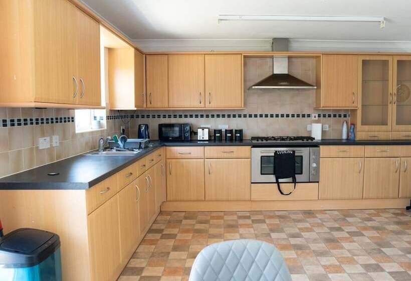 住所  Stunning 6 Bed House In Milton Keynes