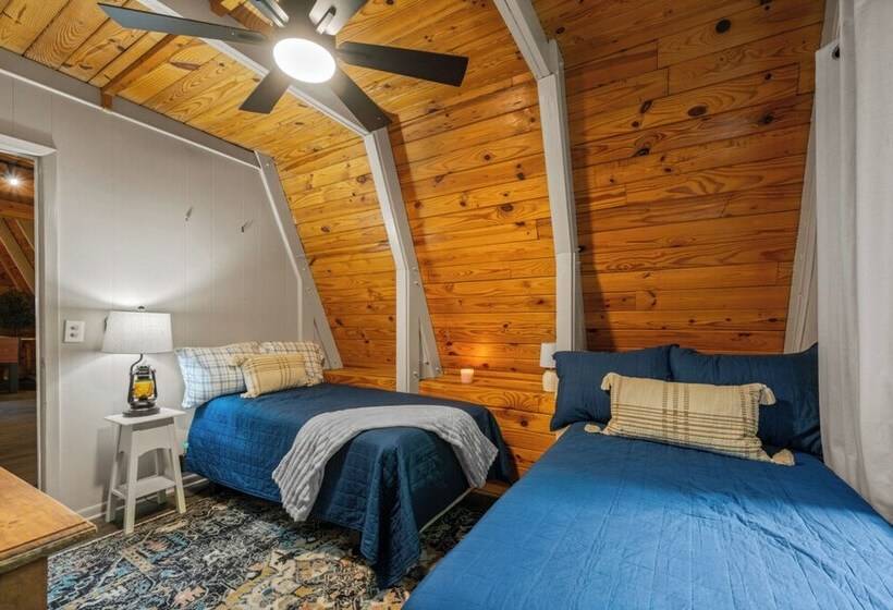 Sugar Bear Cabin With Hot Tub